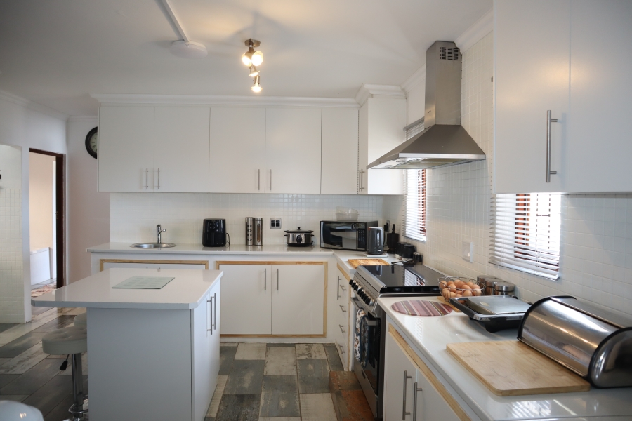 3 Bedroom Property for Sale in Wavecrest Eastern Cape